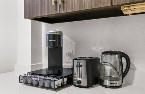 Marina del Rey Apartment | Spacious 4-Bedroom 2BTH Apartment in MDR