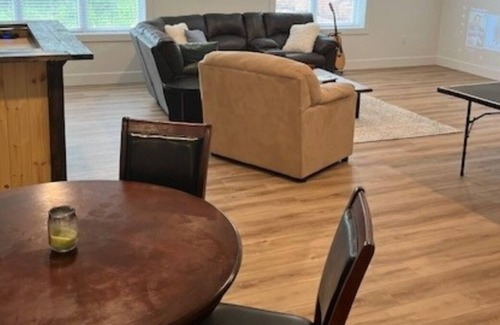 Charlottetown House | Spacious 4 bedroom - 5 min from City Center!