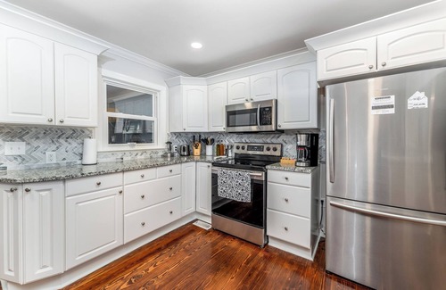 Winston - Salem House | Spacious 4-bedroom house with WiFi, AC in welcoming Winston-Salem, Ardmore