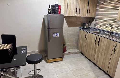 Ikoyi Apartment | Spacious 4-bedroom apartment in Ikoyi Lagos with AC, WiFi and 24hrs electricity.