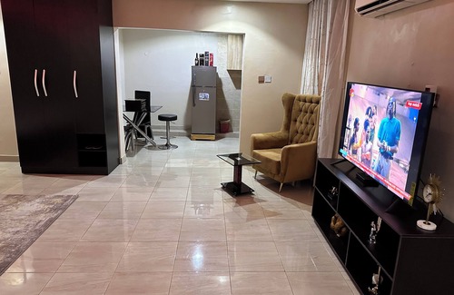 Ikoyi Apartment | Spacious 4-bedroom apartment in Ikoyi Lagos with AC, WiFi and 24hrs electricity.
