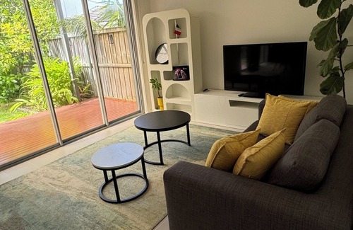 Randwick House | Spacious 4-bedroom home South Coogee - easy access to beaches, parks, airport
