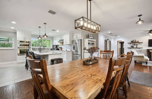 Lake Magdalene House | Spacious 4 Bedroom Entire Home, Tampa, Fire Pit