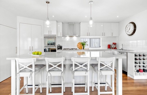 Torquay House | Spacious 4 bedroom family home located in Tea Tree Rise