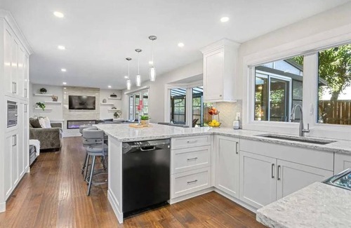 Southwest Calgary House | Spacious 4 Bedroom Gem in Prime Calgary Location