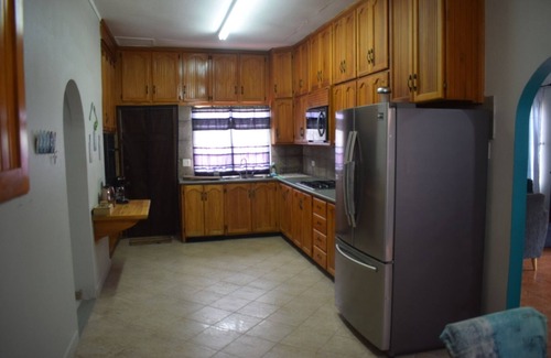 Crown Point House | Spacious 4-bedroom house in charming Bon Accord with WiFi. 3 mins from beaches