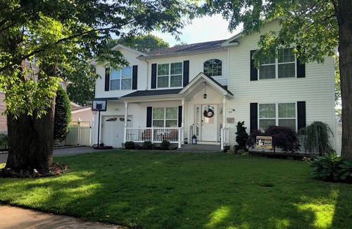 Massapequa House | Spacious 4-bedroom house in tranquil Massapequa available for US Ryders Cup