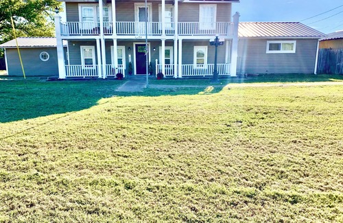 Navarro County House | Spacious 4-bedroom house in Corsicana with beautiful country views.