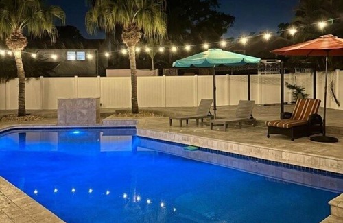 Bearss Plaza House | Spacious 4-Bedroom Home with Huge Sunny Pool, Near Busch Gardens & Clearwater