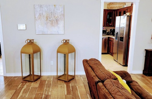 Beaumont House | Spacious 4-bedroom house in brilliant Beaumont with AC, WiFi