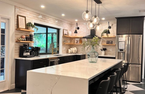 Sarasota House | Spacious 4-bedroom house, 6 Beds, Screened In Heated Saltwater Pool, Arcades