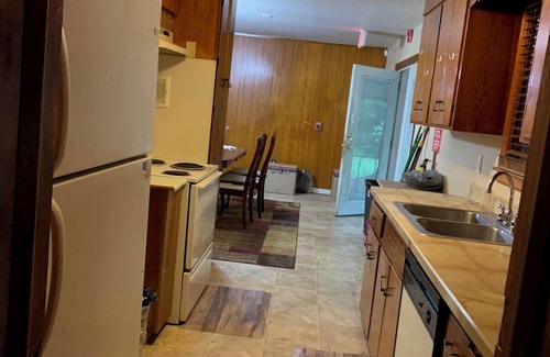 Gracewood House | Spacious 4-bedroom house in awesome Augusta with WiFi, AC