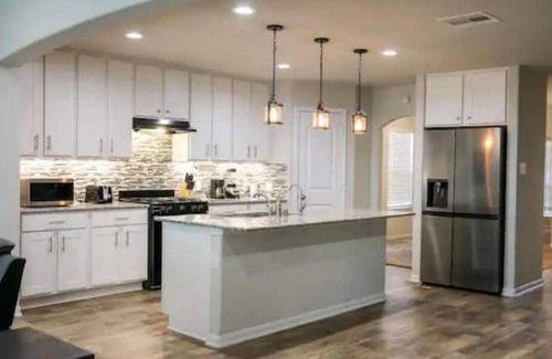 Houston House | Spacious 4-bedroom house in fantastic Houston with WiFi, AC