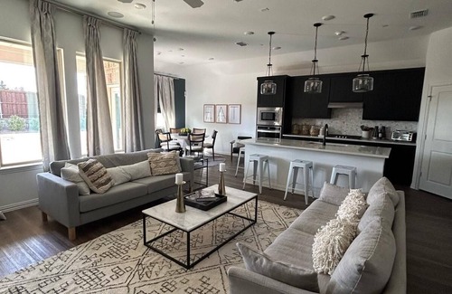 Melissa House | Spacious 4-bedroom house in charming Melissa with AC