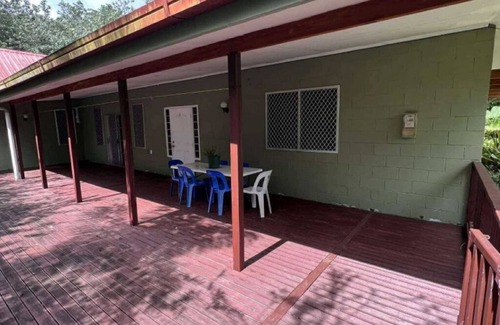 Apia House | Spacious 4-bedroom house in Tiapapata Heights overlooking a beautiful forest