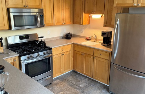 Eugene House | Spacious 4-bedroom house in enchanting Eugene, 3 short blocks to Hayward Field