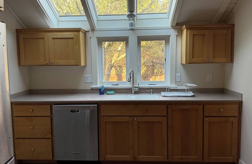 Eugene House | Spacious 4-bedroom house in enchanting Eugene, 3 short blocks to Hayward Field