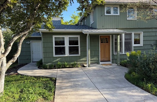 Eugene House | Spacious 4-bedroom house in enchanting Eugene, 3 short blocks to Hayward Field