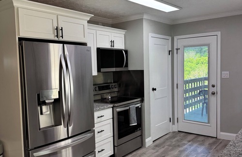 Mc Carr House | Spacious 4-bedroom house with all the extra amenities you’re looking for!