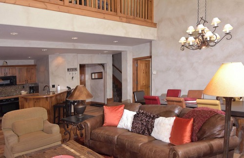 Beaver Creek Condo | Spacious 4 Bedroom + Loft 4.5Ba Condo- Ski in/out