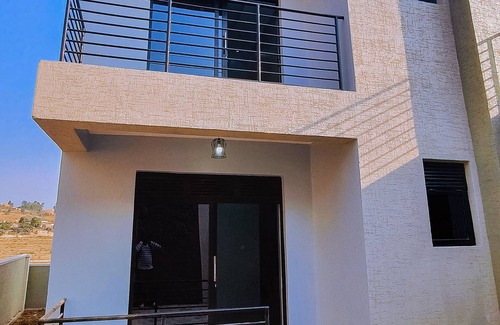 Kigali House | Spacious 4-Bedroom Oasis with Rooftop View - Near Kigali Airport & City Center