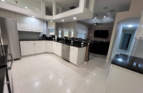 Vero Beach South House | Spacious 4-bedroom pool house with WiFi and AC in charming Vero Beach