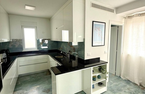 Mali Maj Apartment | Spacious 4-Bedroom Seafront Villa , with WiFi, AC & Breathtaking View