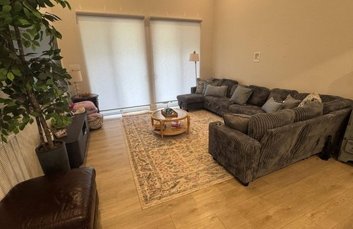 Frankford House | Spacious 4-bedroom townhome- WiFi and Extras in Frankford- 10ish Min to Bethany!