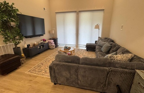 Frankford House | Spacious 4-bedroom townhome- WiFi and Extras in Frankford- 10ish Min to Bethany!