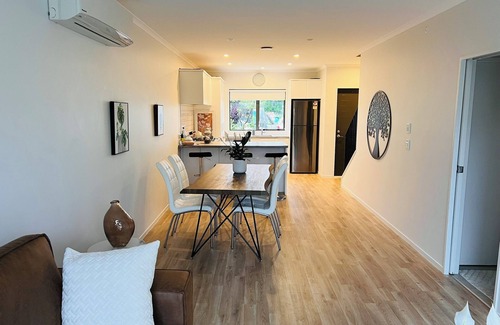 Manurewa House | Spacious 4-bedroom townhome with AC, WiFi in charming Auckland