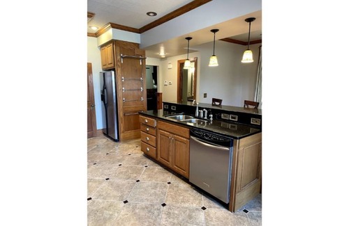 Downtown Omaha House | Spacious 4-Bedroom Townhome in the Blackstone