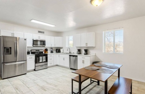Sierra Vista House | Spacious 4-bedroom with AC and WiFi in charming Sierra Vista