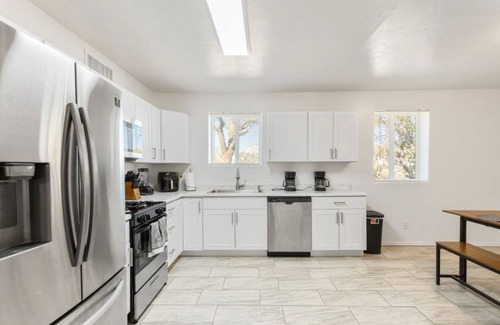 Sierra Vista House | Spacious 4-bedroom with AC and WiFi in charming Sierra Vista