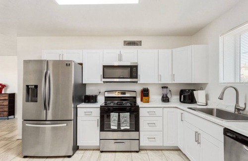 Sierra Vista House | Spacious 4-bedroom with AC and WiFi in charming Sierra Vista