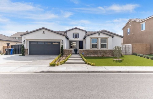 Victorville House | Spacious 4-bedroom house in serene Victorville with WiFi, AC