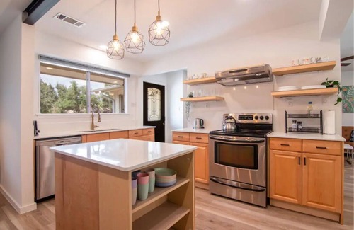 Cedar Park House | Spacious 4 Bedroom with Huge Backyard & Workspaces