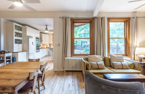 La Petite-Patrie Apartment | Spacious 4 bedrooms, 2 floors with garden, near Jean Talon Market. Pets welcome!
