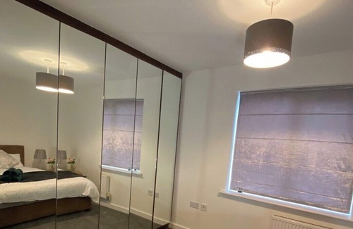 Reading House | Spacious 4 bedrooms to host 9 guests in Reading