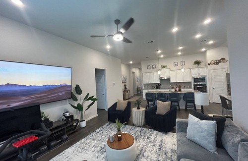 Justin House | Spacious 4 BR 3 BA house in lovely Justin with WiFi, AC, Garage, Tesla Charger
