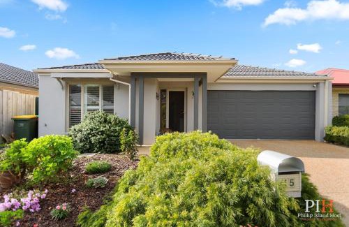 Cowes House | Spacious 4-BR Family Home