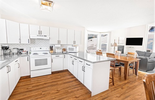 Silver Star Mountain Condo | Spacious 4-Level Suite w/Fireplace & Flexible Sleeping for 17