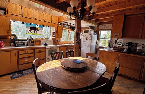 Fraser Cabin | Spacious 4-Story Mountain Cabin in Fraser - Hot Tub + Pet-Friendly Retreat