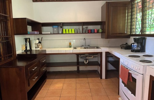Hatillo House | Spacious 4bdr property - 10p, Pool & Wi-Fi, perfect for retreats! Min to beach!