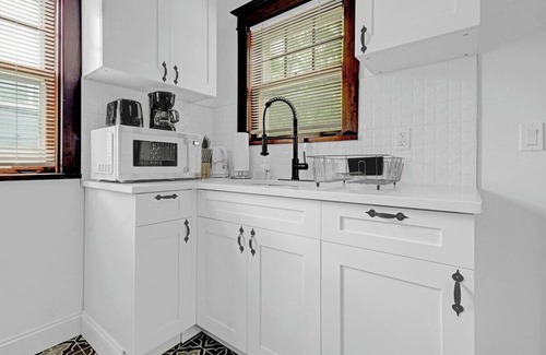 Niagara Falls House | Spacious 4BR, 1BA near the Falls