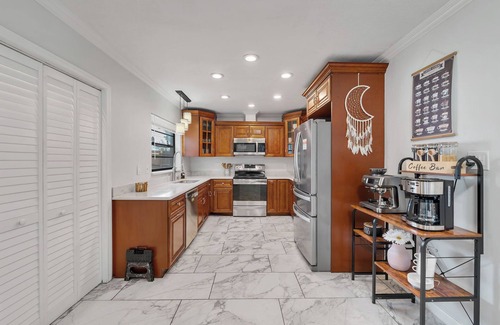 Lakeview Village House | Spacious 4BR/3BA~Espresso machine~Backyard~Grill!n