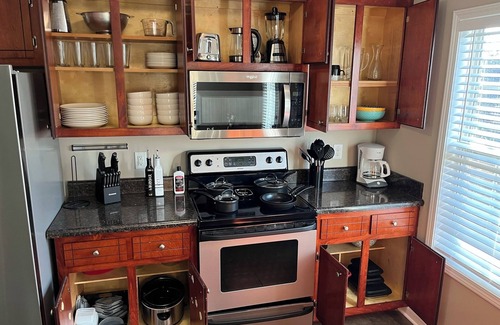 Clarksville House | Spacious 4BR Boho - Family + Pet Friendly