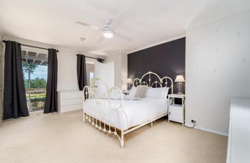 Fadden House | Spacious 4BR Comfort and Convenience in Fadden - Hosted by Canstay