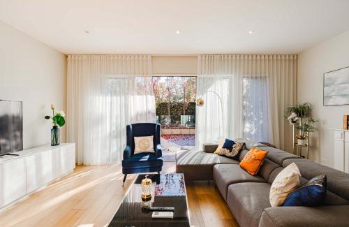 Brighton East House | Spacious 4BR Designer Home in Prime Brighton East