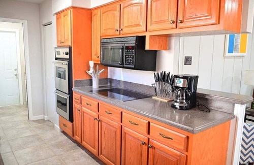 Universal City House | Spacious 4BR Furnished Stay Near Randolph AFB Fast Wi-Fi W/D San Antonio