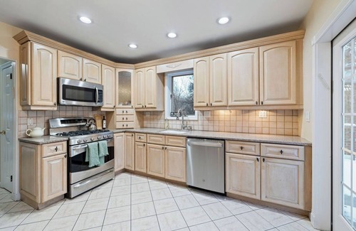 Stony Point Apartment | Spacious 4BR home w/WiFi, TV, hot tub, huge dining, fire pit & vast garden